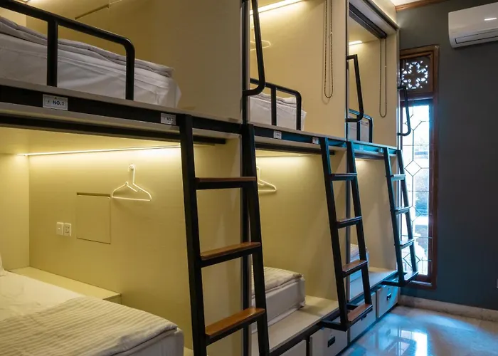 Aiwan & Luggage Storage サヌール